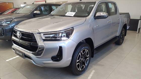 TOYOTA HILUX 2.8 D-4D TURBO DIESEL CD SRX 4X4 AUTOMÁTICO